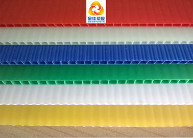 Strati di plastica ondulati di vari colori per molti usi nelle industrie differenti